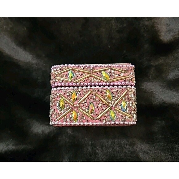 Cute Vintage Look Painted Beaded Trinket  Box With Cat Image And Wooden Inside - Picture 7 of 8